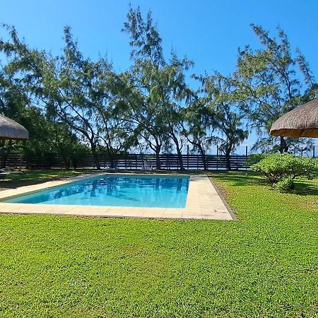 Clair De Lune - Private 2 Bedrooms Beachfront Villa Trou d'Eau Douce Luaran gambar