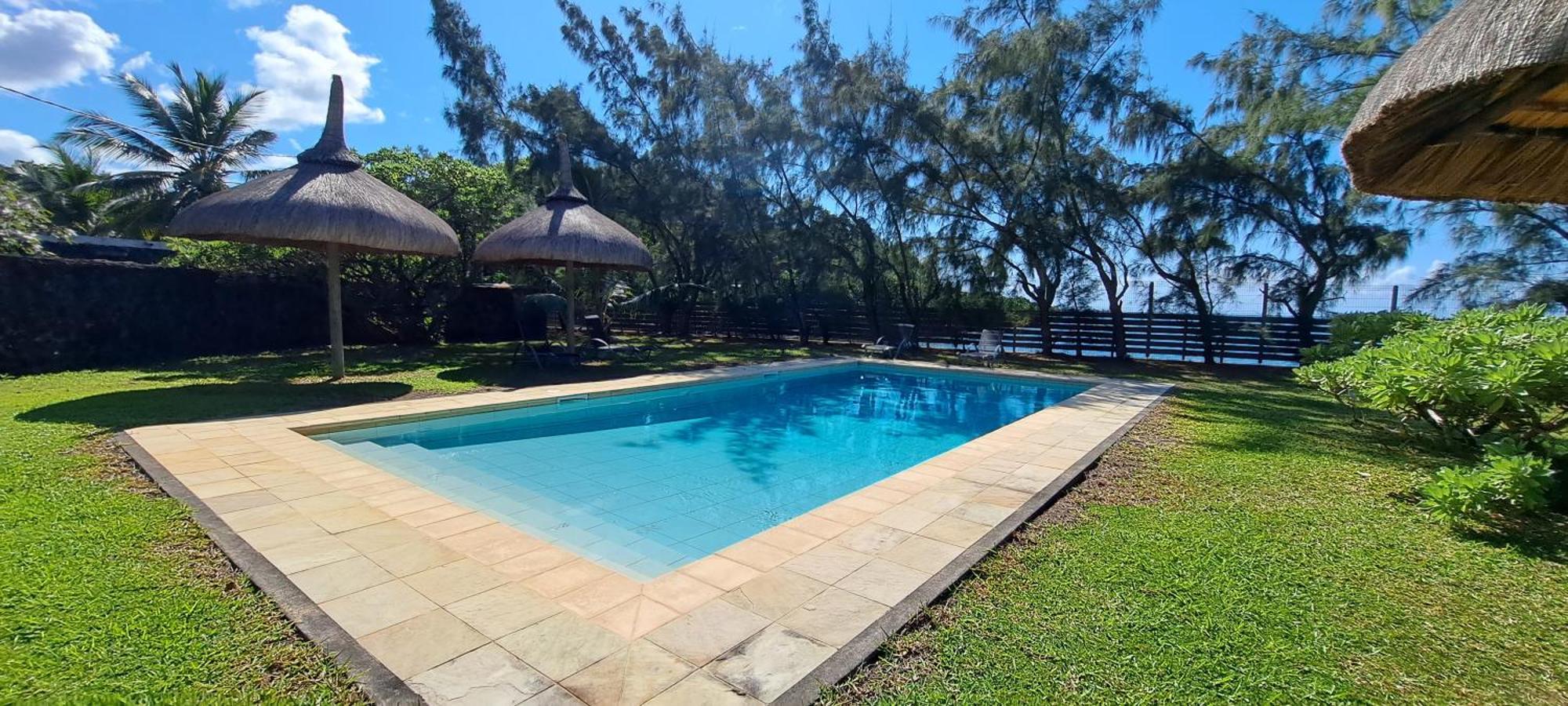 Clair De Lune - Private 2 Bedrooms Beachfront Villa Trou d'Eau Douce Luaran gambar