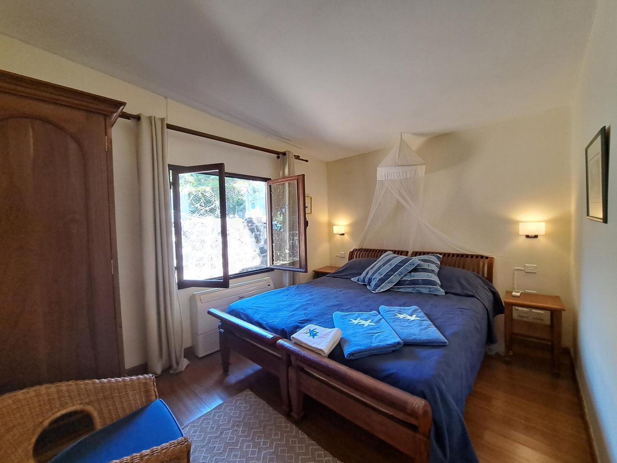 Clair De Lune - Private 2 Bedrooms Beachfront Villa Trou d'Eau Douce Luaran gambar