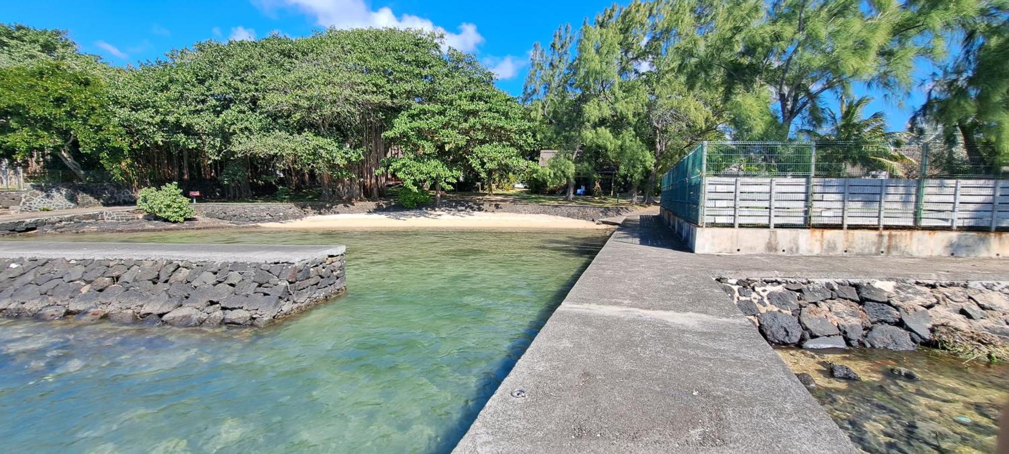 Clair De Lune - Private 2 Bedrooms Beachfront Villa Trou d'Eau Douce Luaran gambar