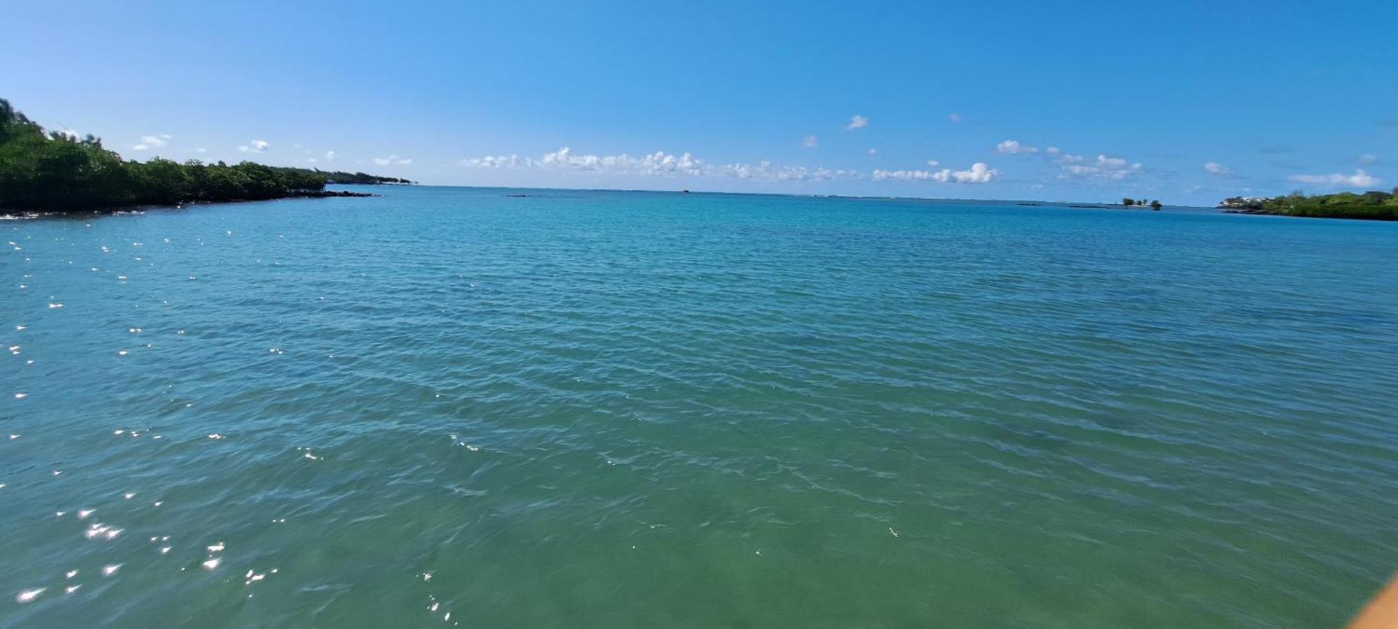 Clair De Lune - Private 2 Bedrooms Beachfront Villa Trou d'Eau Douce Luaran gambar