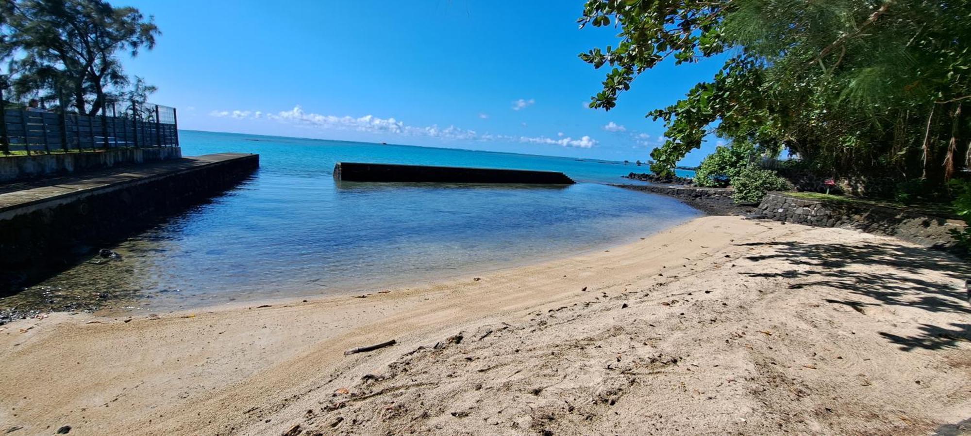 Clair De Lune - Private 2 Bedrooms Beachfront Villa Trou d'Eau Douce Luaran gambar